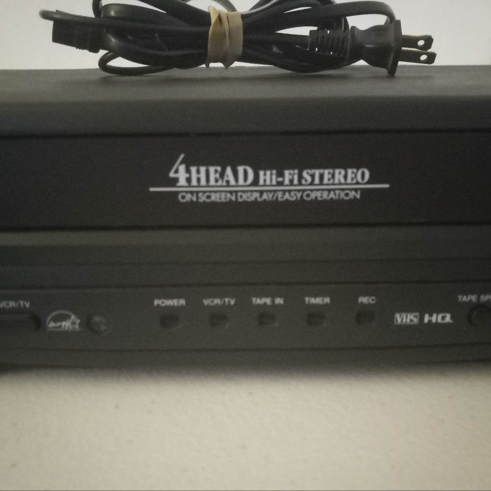 Emerson EWV601 Hi-Fi 19 Micron 4 Head VHS VCR Player/Recorder- Tested